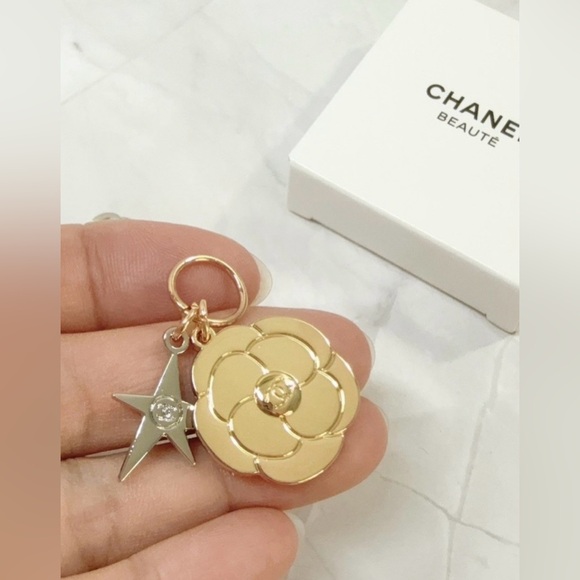 Chanel 2025 Holiday Camellia Flower & Star Charm | Limited Edition - Picture 2 of 9